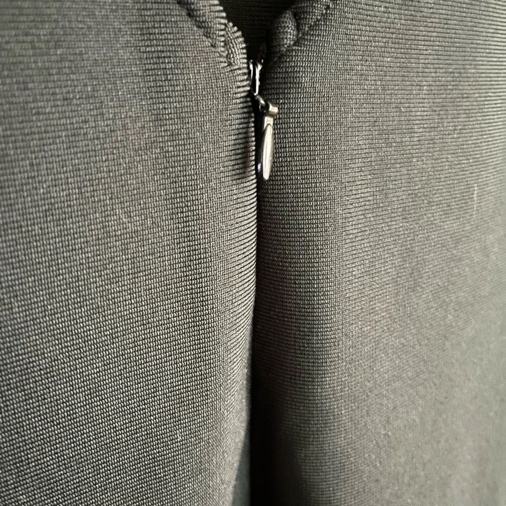 NWOT Sleeveless Deep V Back Bodycon Dress! - Picture 5 of 9